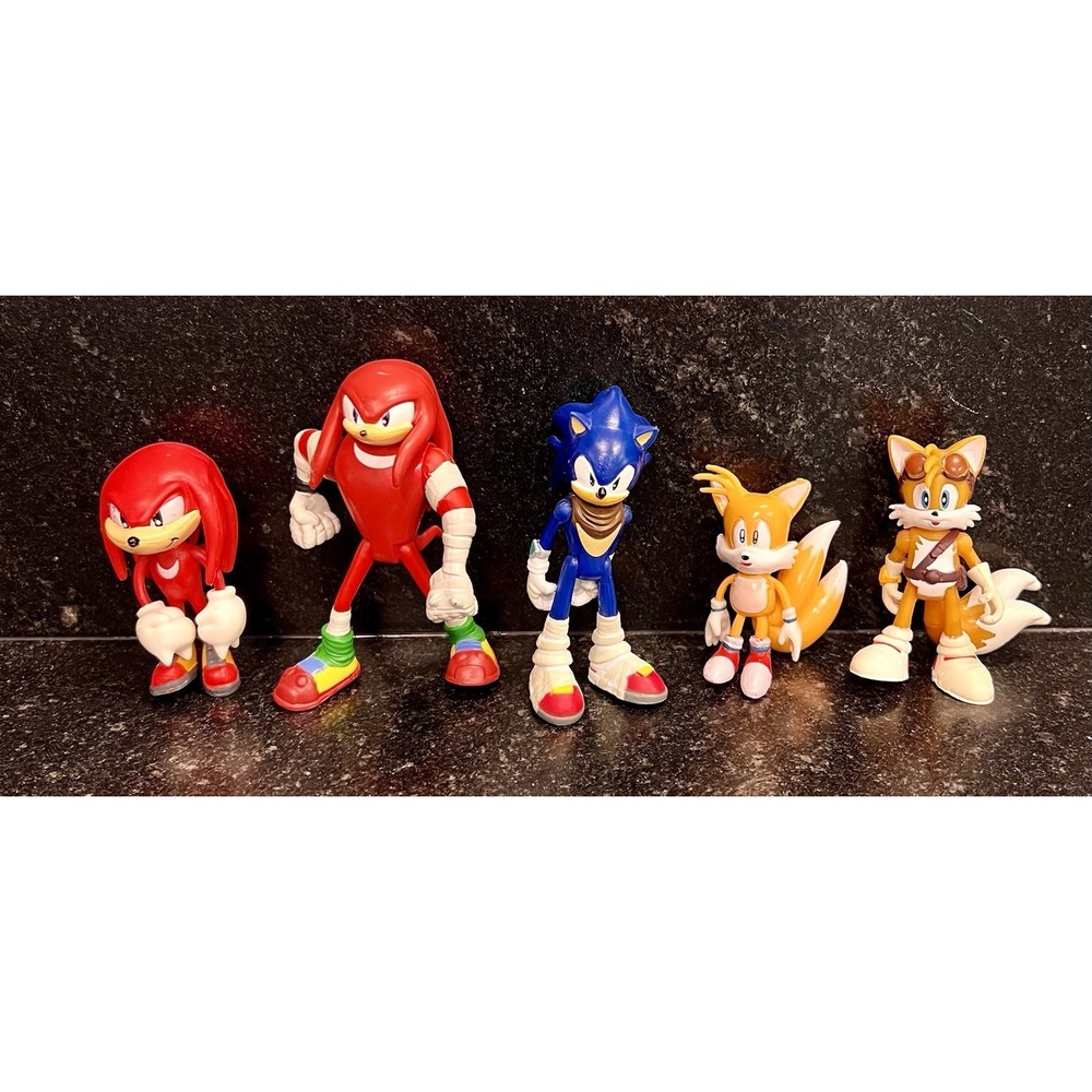 Lot Vtg Sonic The Hedgehog SEGA Tomy Figurines Knuckles, Tail,‎ Sonic, & Miles
